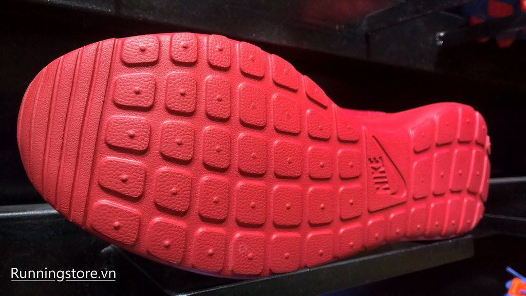 nike roshe one hyperfuse red